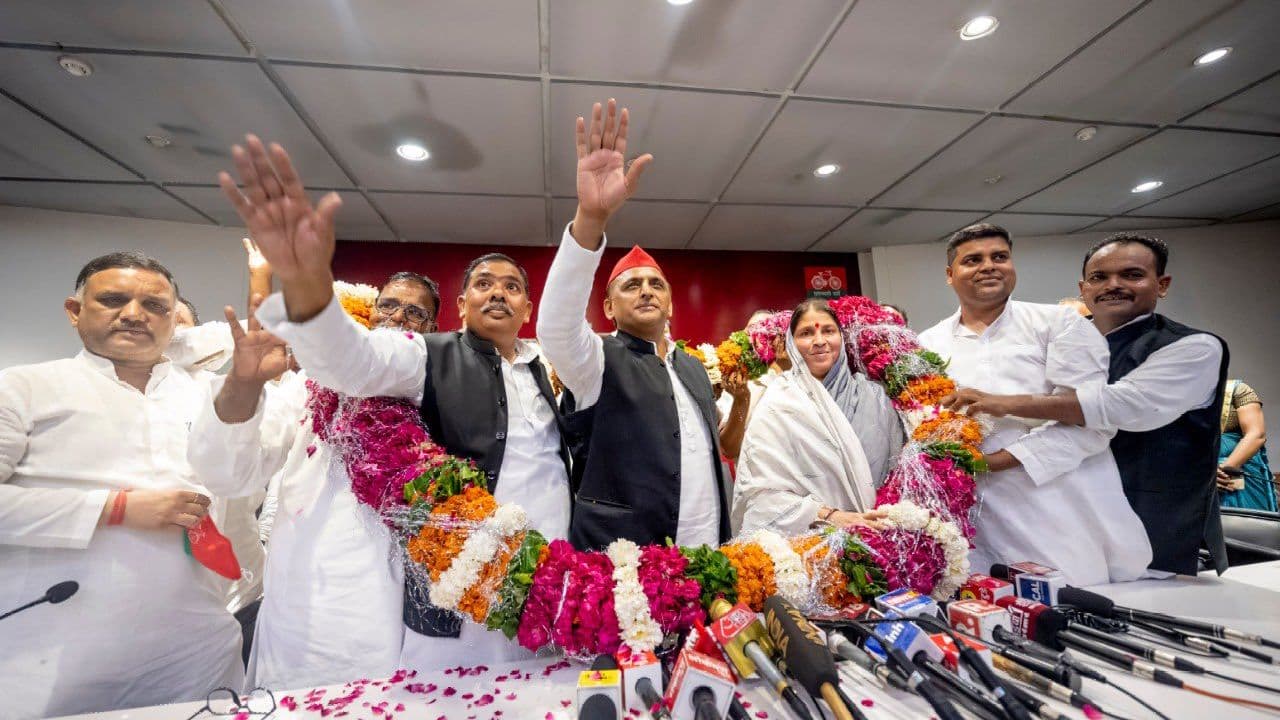 UP Chunav 2022 : ब्राह्मण वोट बैंक के साथ सपा की नजर पिछड़ों पर, अखिलेश यादव OBC को साधने में जुटे