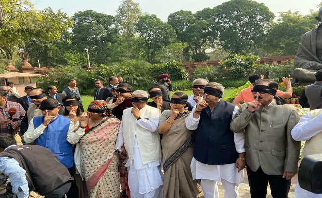बजट सत्र का दूसरा चरण LIVE: दिल्ली हिंसा को लेकर संसद परिसर में प्रदर्शन, लोकसभा की कार्यवाही स्थगित