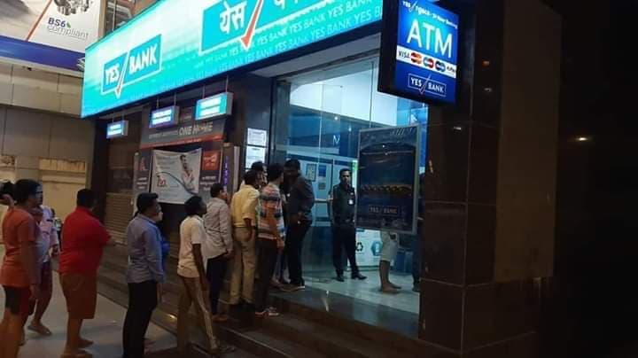 Yes Bank Crisis : ‘ अब किसी भी ATM से निकाल सकेंगे पैसे’, ग्राहकों ने ली राहत की सांस