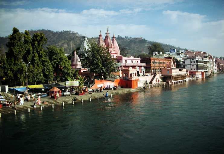 कश्मीर से कन्याकुमारी तक आस्था पर भी लॉकडाउन, मंदिर खुले लेकिन आमदनी बंद