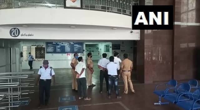 तमिलनाडु: हथियार लेकर अस्पताल में घुसे बदमाश, भर्ती मरीज को गोली मार कर हुए फरार