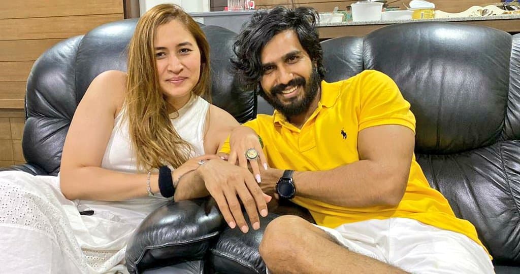 बैडमिंटन सेंसेशन ज्वाला गुट्टा ने साउथ के इस एक्टर के साथ की सगाई, तस्वीर वायरल