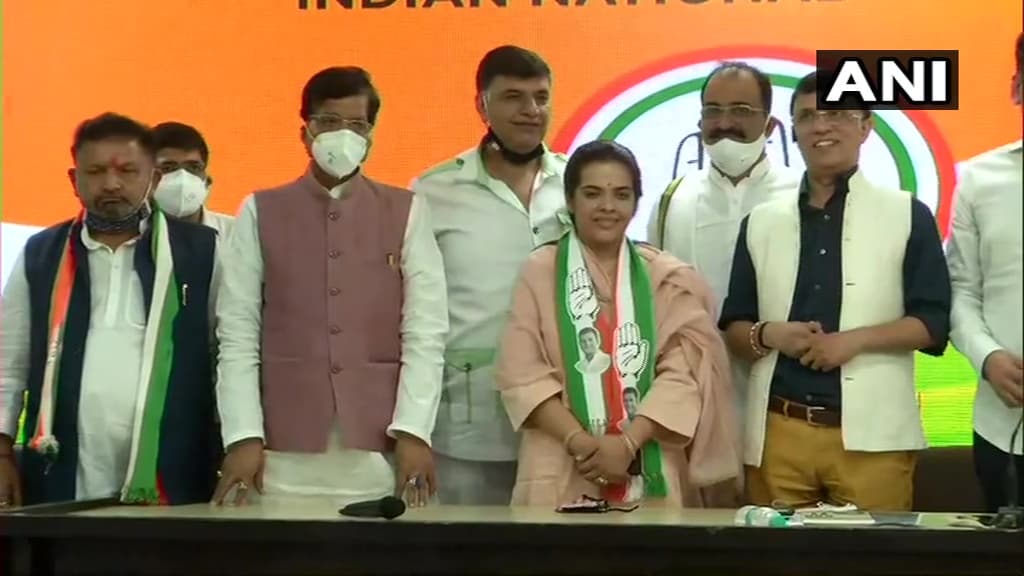 Bihar Election 2020 News: शरद यादव की बेटी ने थामा कांग्रेस का हाथ, बिहार की इस सीट पर लड़ेंगी चुनाव