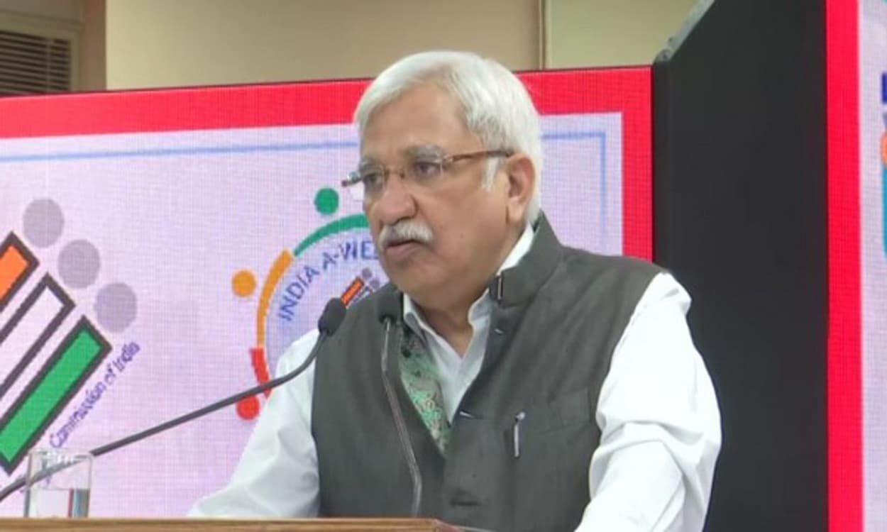 Bengal Chunav 2021 : चुनाव आयोग कानून- व्यवस्था की रिपोर्ट से नहीं दिखे संतुष्ट, पुलिस अधिकारियों को दी हिदायत