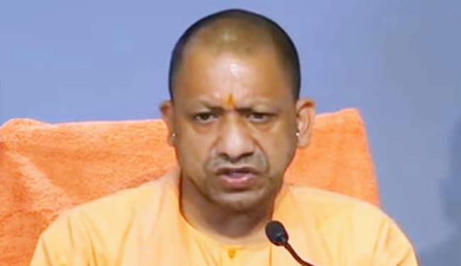 योगी सरकार का प्रशासनिक फेरबदल : भानु चंद्र गोस्वामी समेत 8 आईएएस अफसरों का तबादला, तीन जिलों में तैनात किये नये जिलाधिकारी