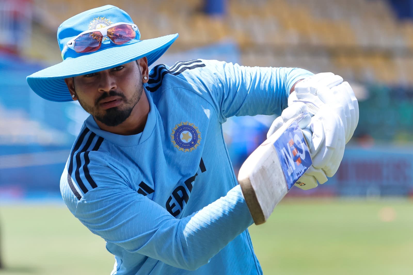 World Cup 2023: श्रेयस अय्यर की चोट बनी पहेली, तिलक वर्मा और सूर्यकुमार यादव पर निगाहें
