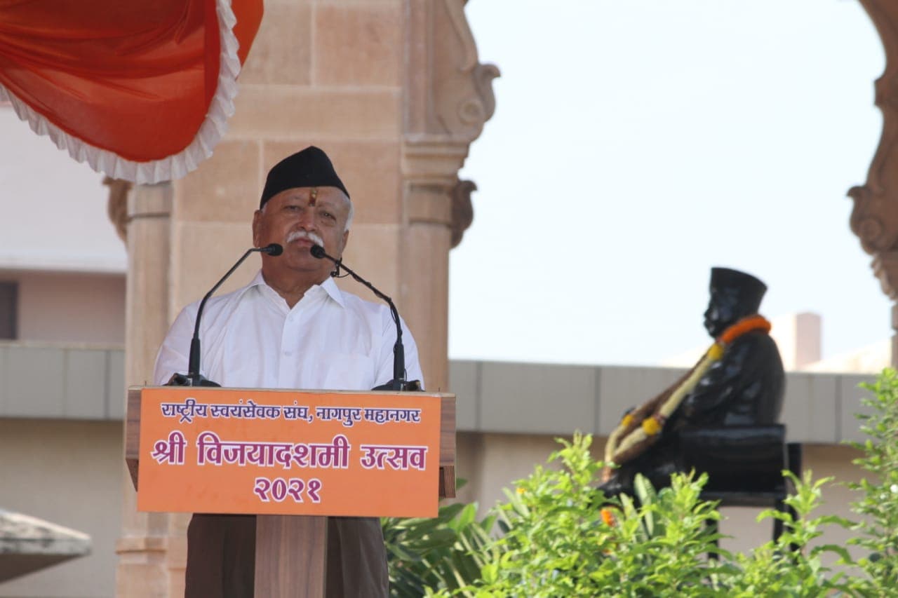 जम्मू-कश्मीर में आतंकवादी डर का माहौल बनाने की कोशिश कर रहे, विजयादशमी पर मोहन भागवत ने कहा