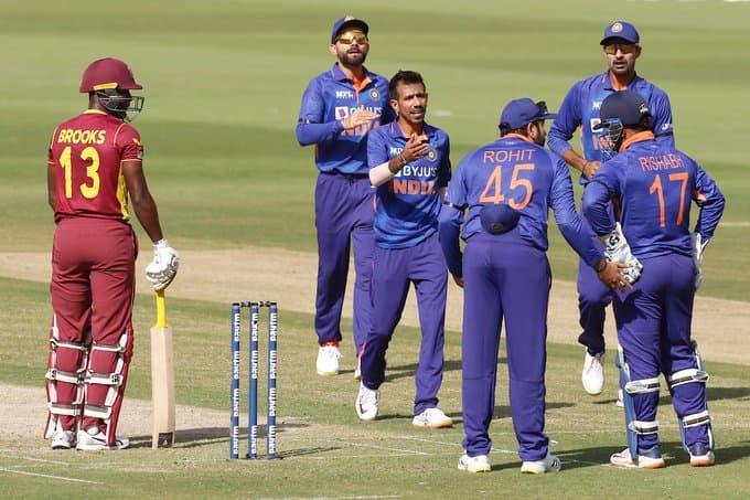 विराट कोहली के कहने पर कप्तान रोहित शर्मा ने लिया डीआरएस, सही निकला फैसला, देखें वीडियो