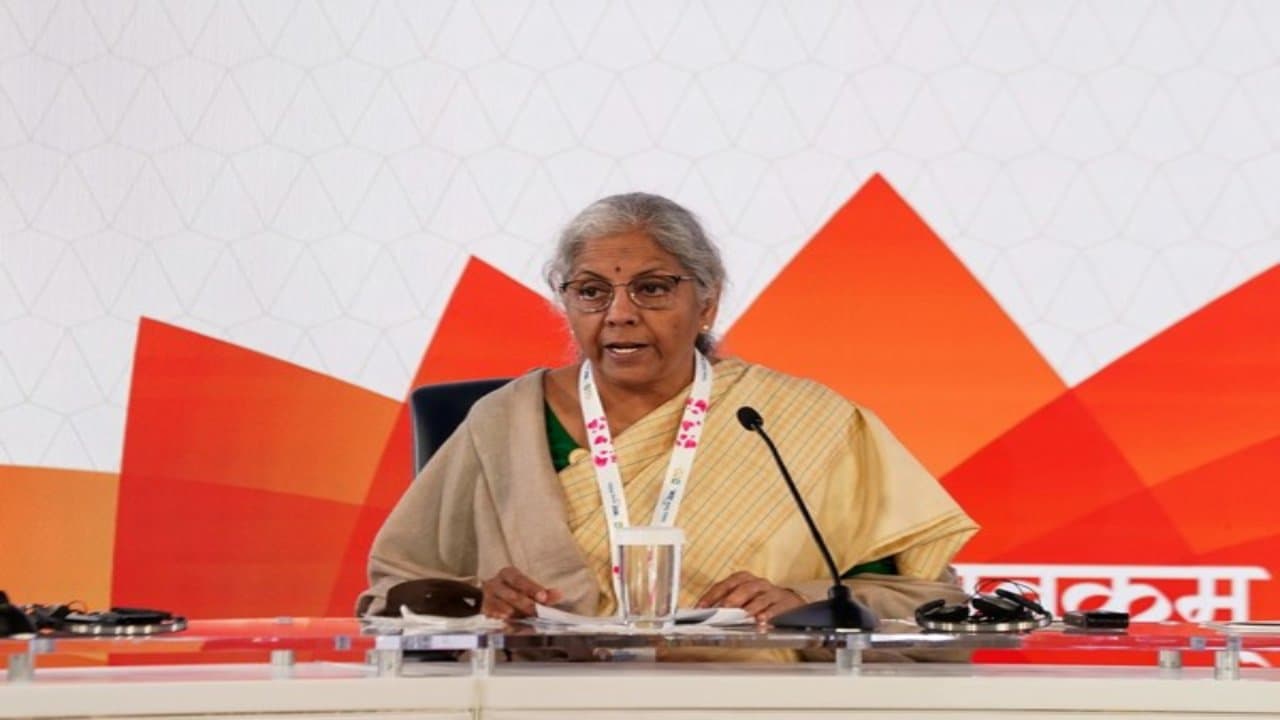 PSB के प्रमुखों से मुलाकात करेंगी FM Sitharaman, क्या होगा आगे का प्लान?