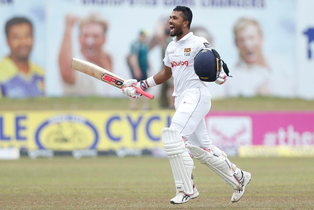 SL vs AUS Test: दिनेश चांदीमल ने स्टेडियम के बाहर मारा ऐसा छक्का, सड़क पर चलते युवक को लगी गेंद, VIDEO