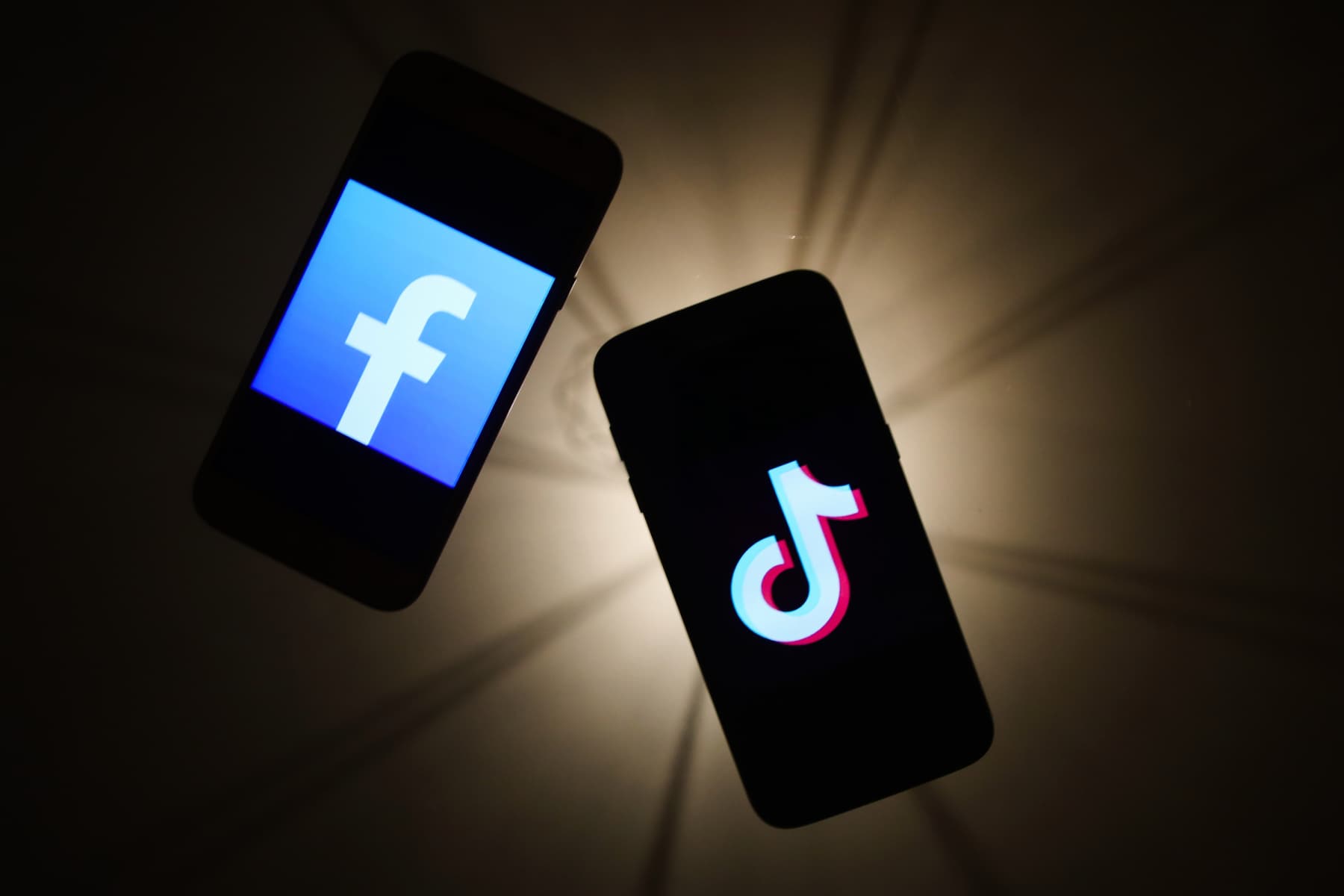 TikTok के शौकीनों पर Facebook की नजर, भारत में शॉर्ट वीडियो फीचर लाने की तैयारी TikTok के शौकीनों पर Facebook की नजर, भारत में शॉर्ट वीडियो फीचर लाने की तैयारी