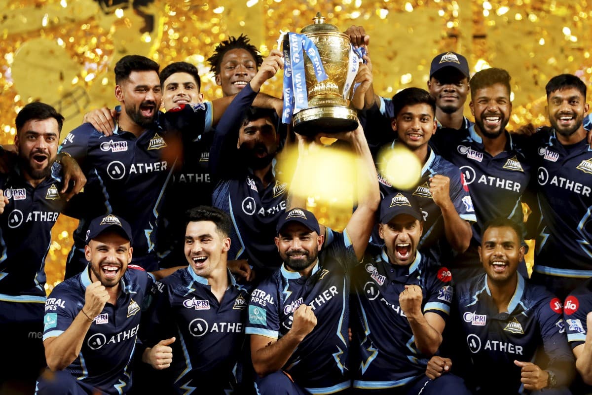 IPL 2022: डेब्यू सीजन में ही गुजरात टाइटंस बना चैंपियन, हार्दिक पांड्या ने साथियों संग मनाया जश्न, देखें