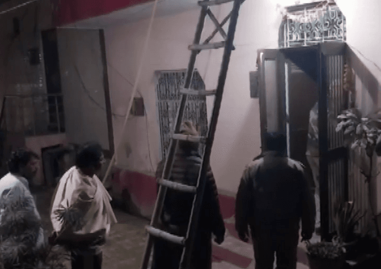 गाजियाबाद: इंद्रपुरी कॉलोनी के घर में लगी आग, बीमार बुजुर्ग की जिंदा जलकर मौत, जांच में जुटी पुलिस…