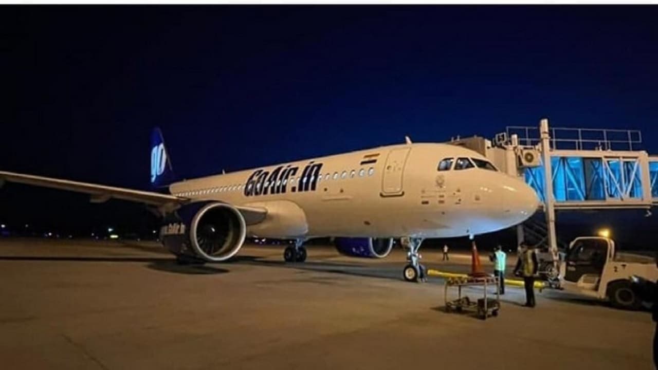 Flight Ticket: त्योहारों पर नहीं मिल रहा ट्रेन का कंफर्म टिकट, जानें फ्लाइट से कितने रुपये में पहुंचेंगे घर