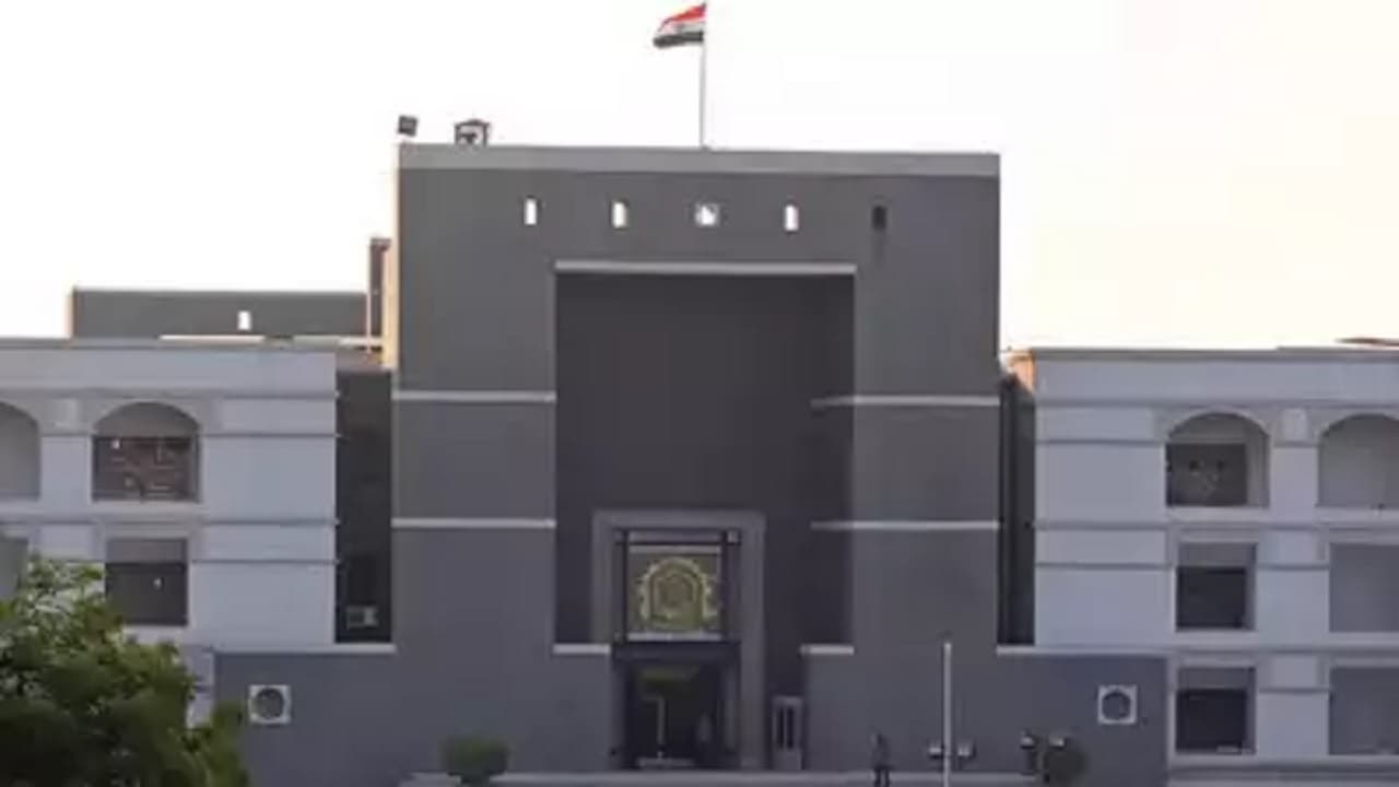 ऑनलाइन सुनवाई के दौरान पुलिस अधिकारी पी रहा था ‘कोल्ड ड्रिंक’, कोर्ट ने लगाई फटकार, दी अनोखी सजा