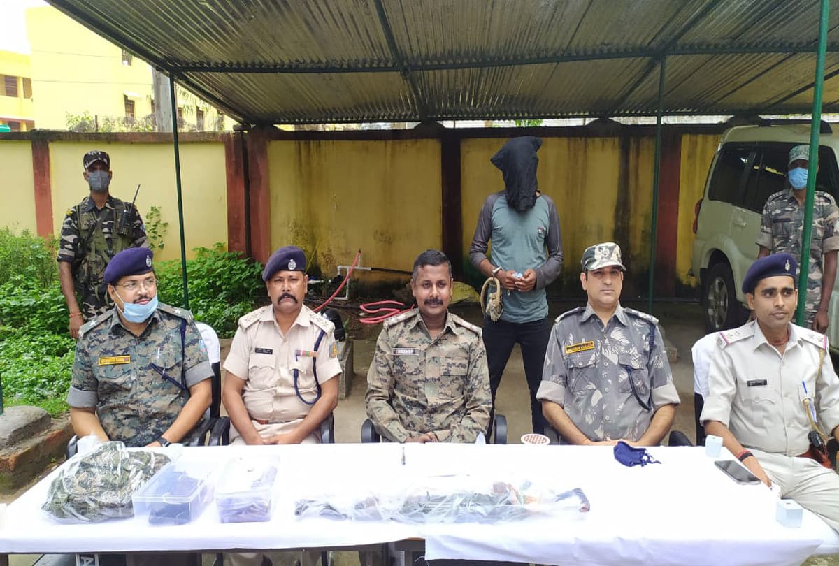 गुमला में नक्सली संगठन SJMM का सुप्रीमो रामदेव उरांव भाग निकला, AK 56 सहित एरिया कमांडर मुनीफ हुआ गिरफ्तार