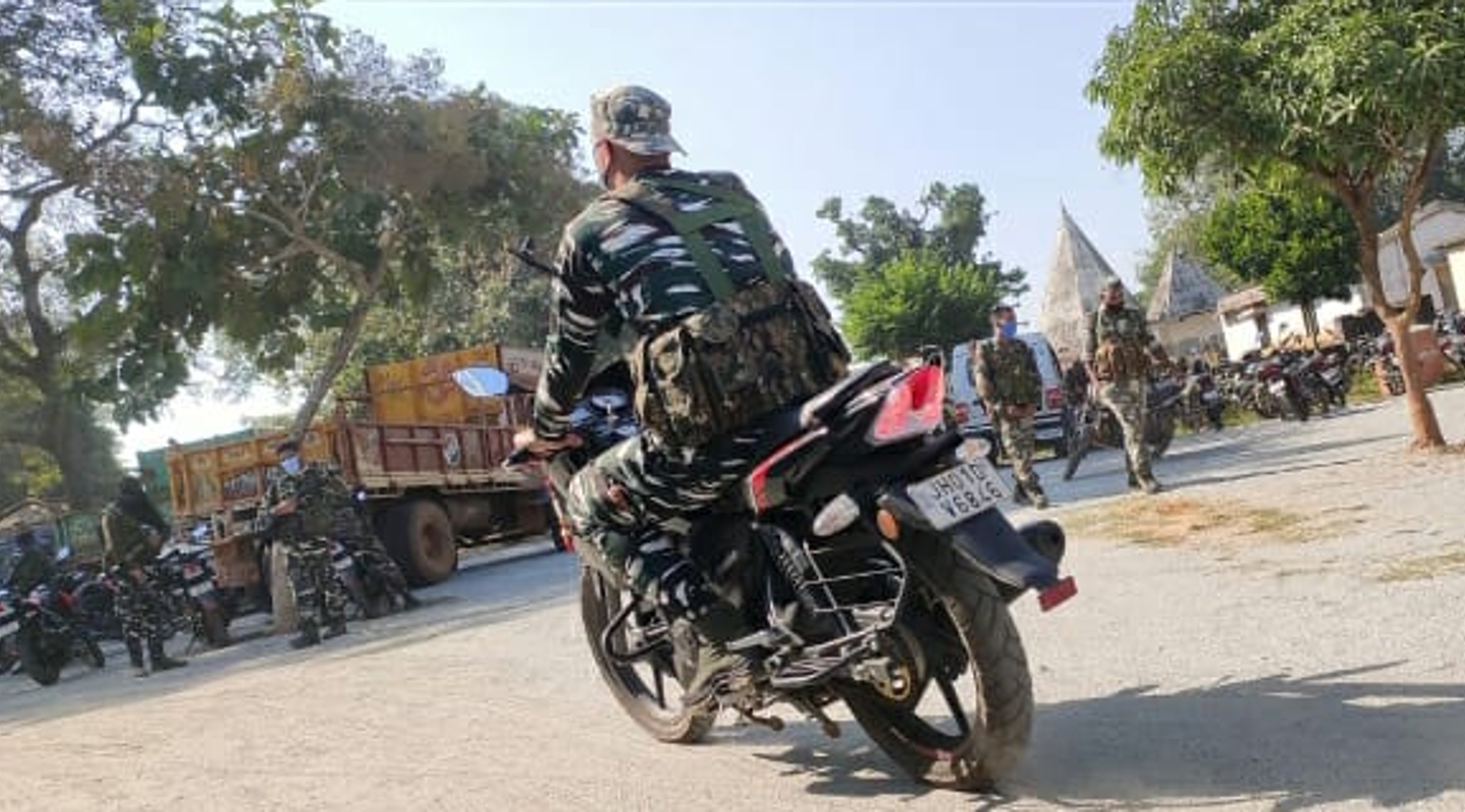 10 लाख के इनामी नक्सली रवींद्र गंझू की तलाश में जुटी गुमला और लोहरदगा की पुलिस