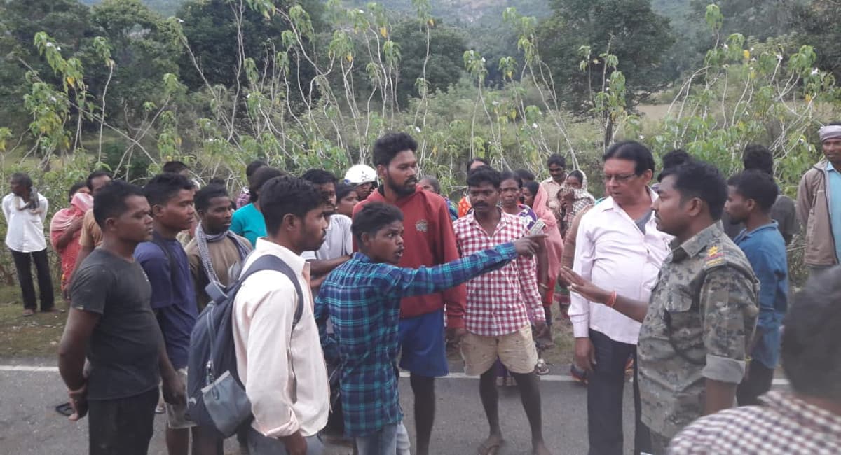 गुमला के डुमरी में पिकअप वैन और ऑटो में टक्कर, नाबालिग सहित 3 महिला की मौत, गुस्साये ग्रामीण थानेदार से उलझे