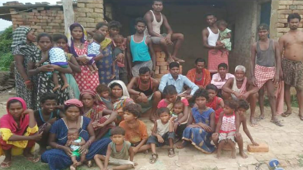 यूपी के ईंंट भट्ठे में गुमला के 45 मजदूर फंसे, 4 लाख रुपये लेकर भागा ठेकेदार, घर वापसी की सता रही चिंता