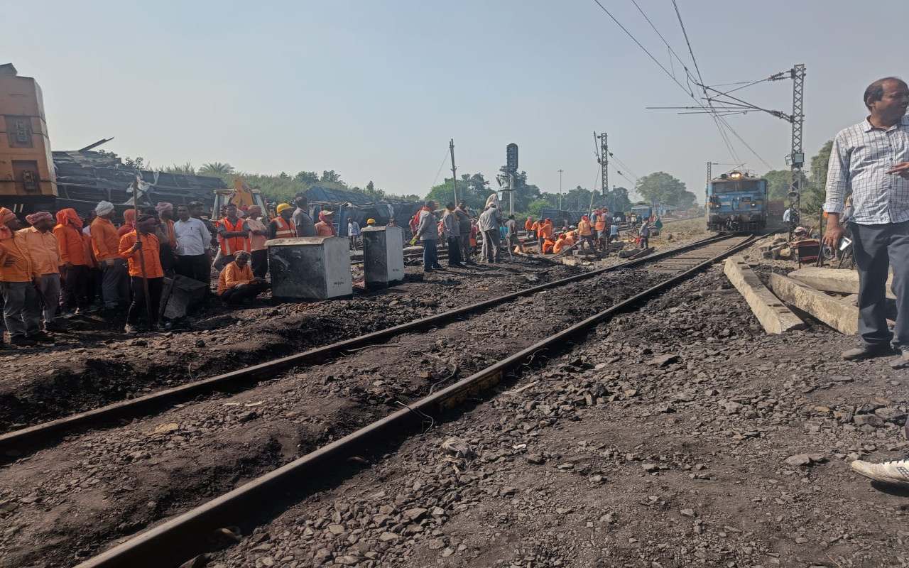 गुरपा स्टेशन में मालगाड़ी हादसे के 55 घंटे बाद क्लियर हुआ डाउन लाइन, 28 अक्टूबर को रद्द रही इंटरसिटी