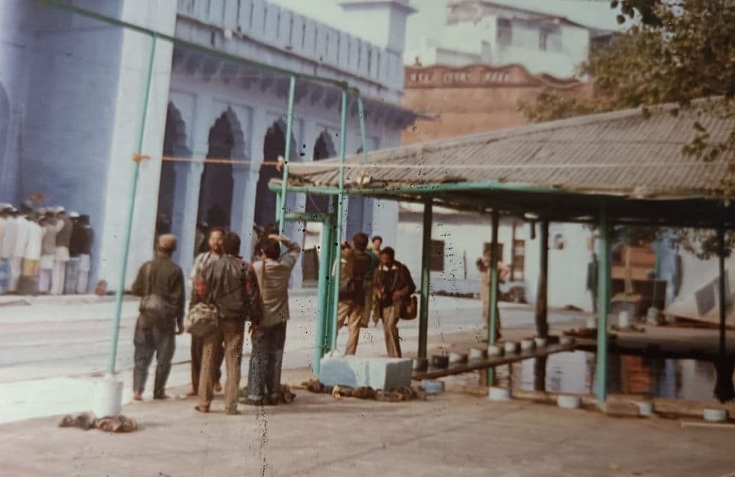 Gyanvapi Dispute: बरसों पुरानी किताबों में पन्ना पत्थर से बने शिवलिंंग का है जिक्र, देखें Photos