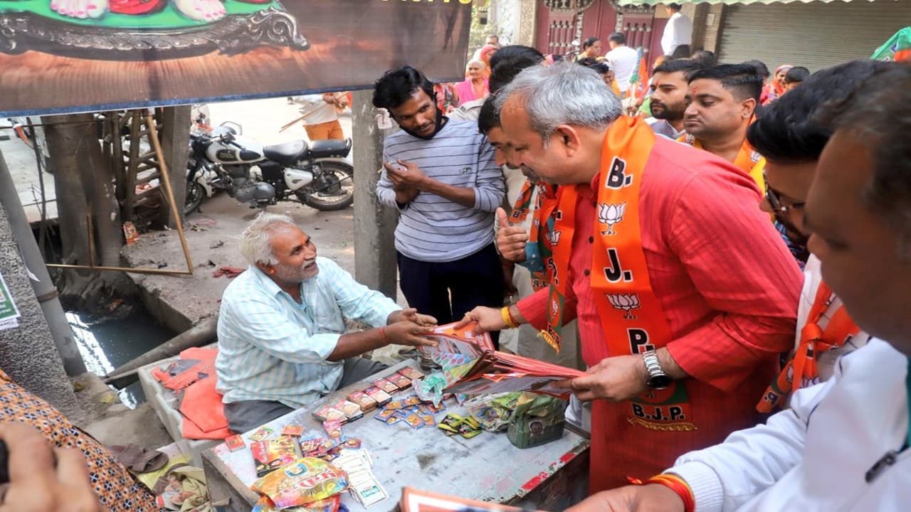 दिल्ली में एमसीडी चुनाव की बढ़ी सियासी सरगर्मियां, भाजपा ने शुरू किया ‘हर घर संपर्क’ अभियान