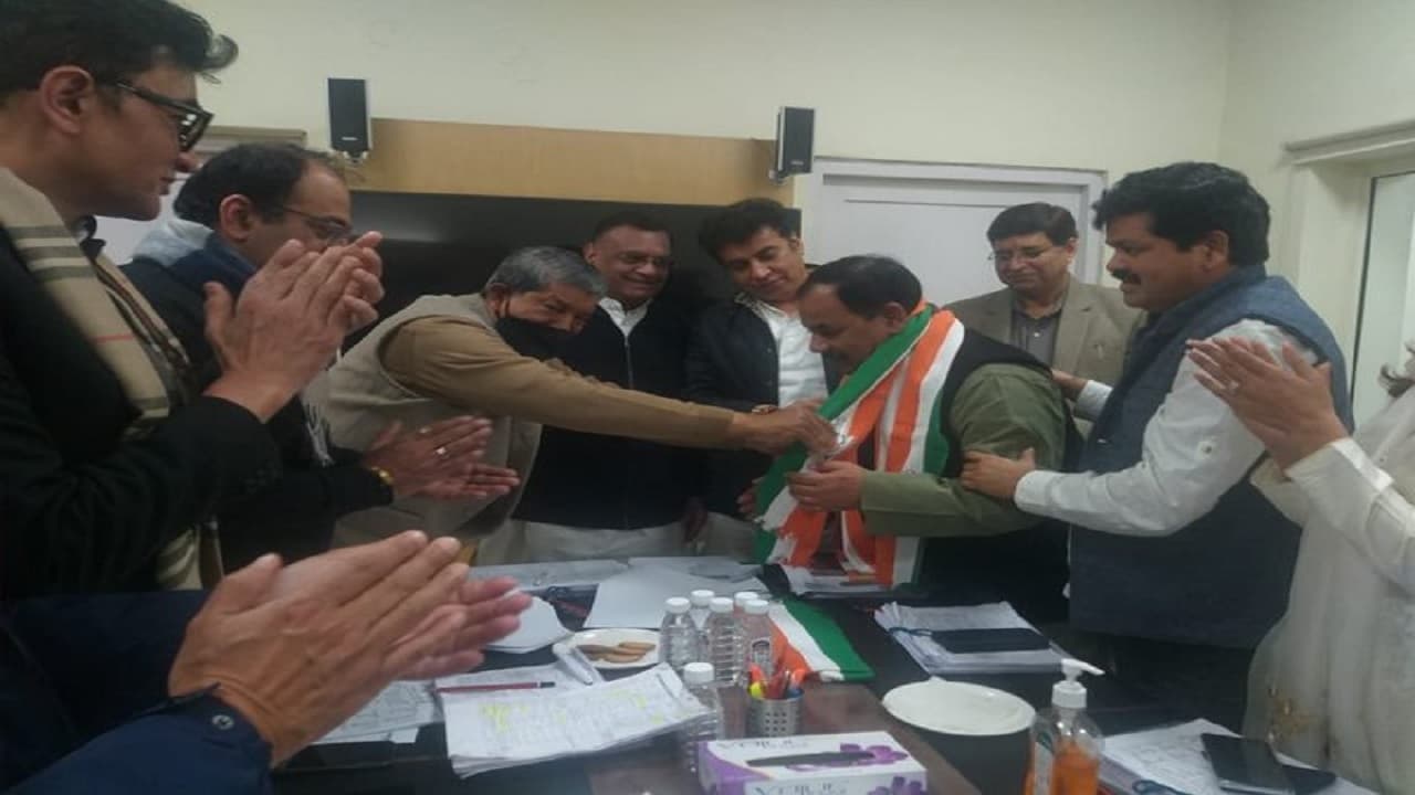 Uttarakhand News: कांग्रेस में शामिल हुए हरक सिंह रावत, बीजेपी ने किया था निष्कासित