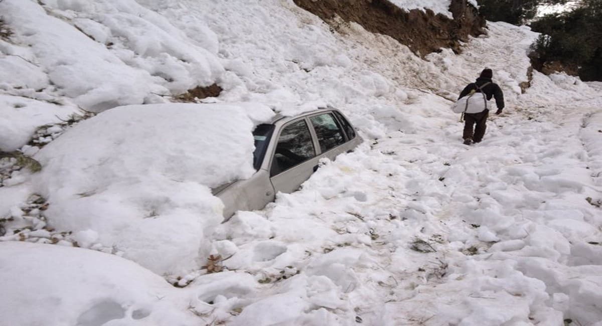 Weather Report : हिमाचल में भारी बर्फबारी से मुंबई 3 पर्यटकों की मौत, 30 घंटे बाद फिर खुला जम्मू-श्रीनगर हाईवे Weather Report : हिमाचल में भारी बर्फबारी से मुंबई 3 पर्यटकों की मौत, 30 घंटे बाद फिर खुला जम्मू-श्रीनगर हाईवे