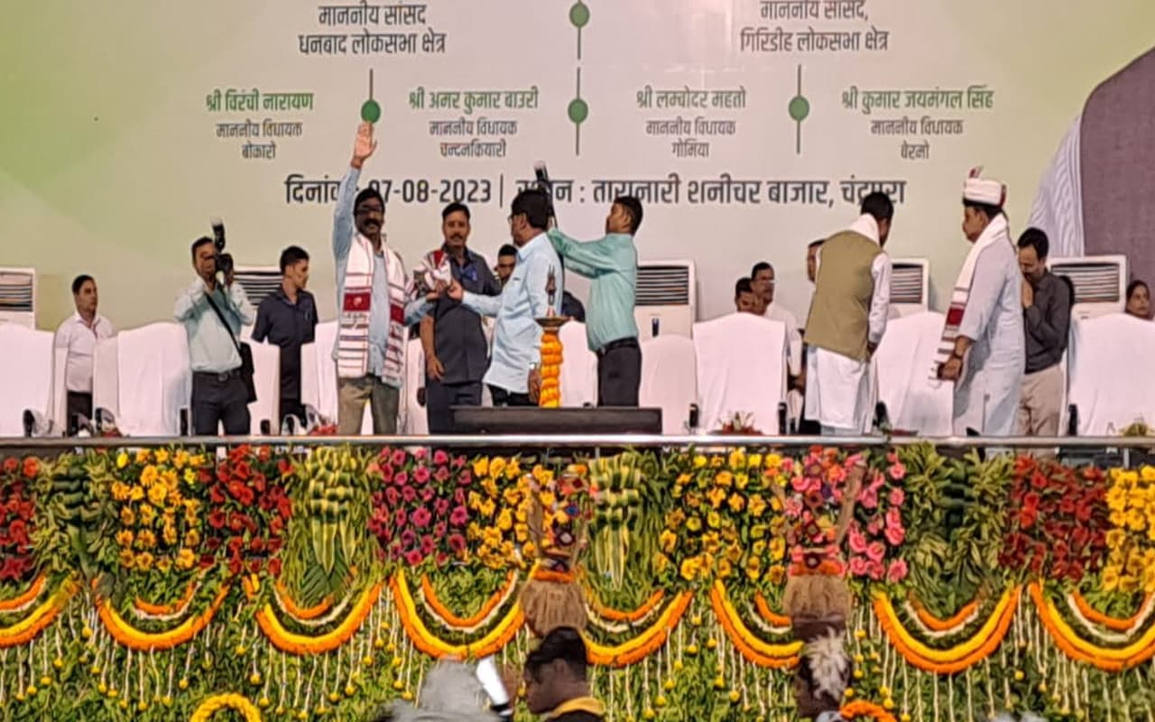 PHOTOS: बोकारो में जगरनाथ महतो मेडिकल कॉलेज, नेतरहाट की तर्ज पर डुमरी में खुलेंगे स्कूल, हेमंत सोरेन का ऐलान