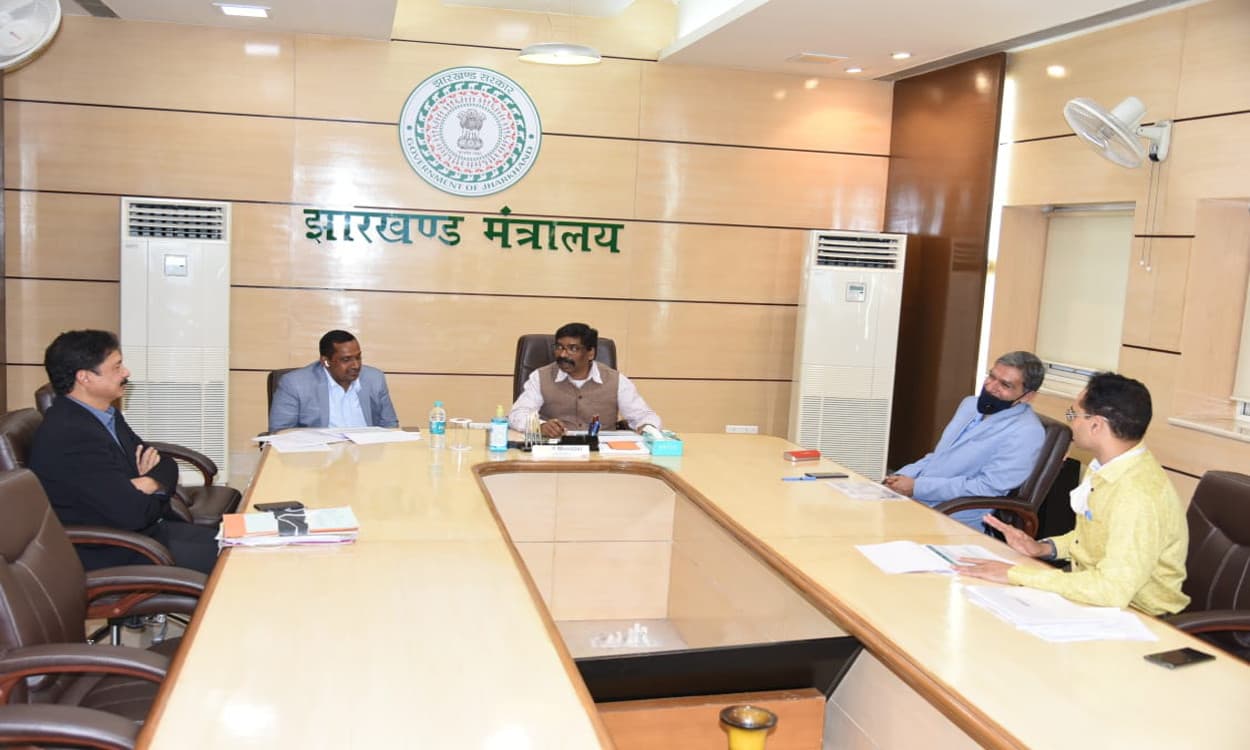 Coronavirus Vaccine News : झारखंड में टीकाकरण अभियान के लिए करीब एक करोड़ लोग चिह्नित, जानें सबसे पहले किसे लगेगा टीका Coronavirus Vaccine News : झारखंड में टीकाकरण अभियान के लिए करीब एक करोड़ लोग चिह्नित, जानें सबसे पहले किसे लगेगा टीका