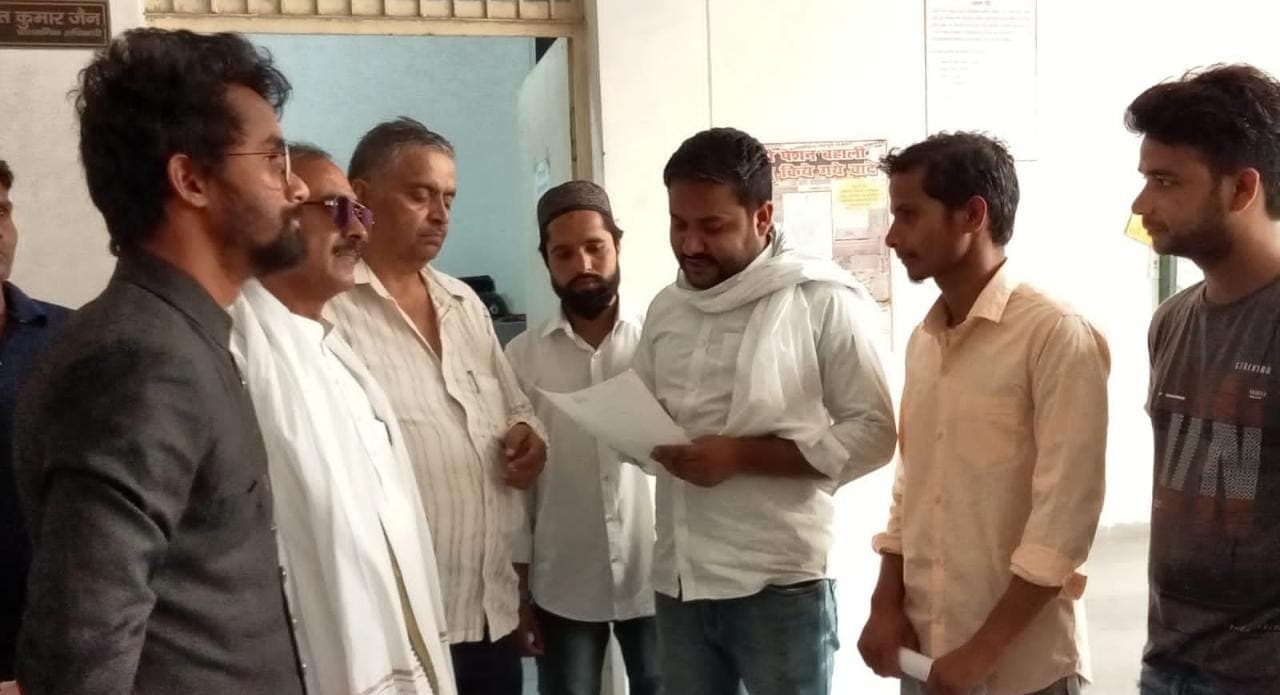Aligarh News: लाउडस्पीकर से हनुमान चालीसा के पक्ष में एबीवीपी-विहिप, रालोद-बजरंगदल आए विरोध में Aligarh News: लाउडस्पीकर से हनुमान चालीसा के पक्ष में एबीवीपी-विहिप, रालोद-बजरंगदल आए विरोध में