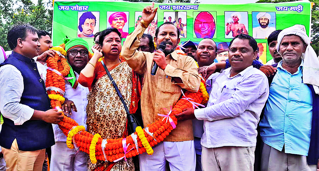 Jharkhand: छोटानागपुर प्रमंडल स्तरीय सम्मेलन में बोले लोबिन हेंब्रम, सरकार को बनानी होगी स्थानीय नीति
