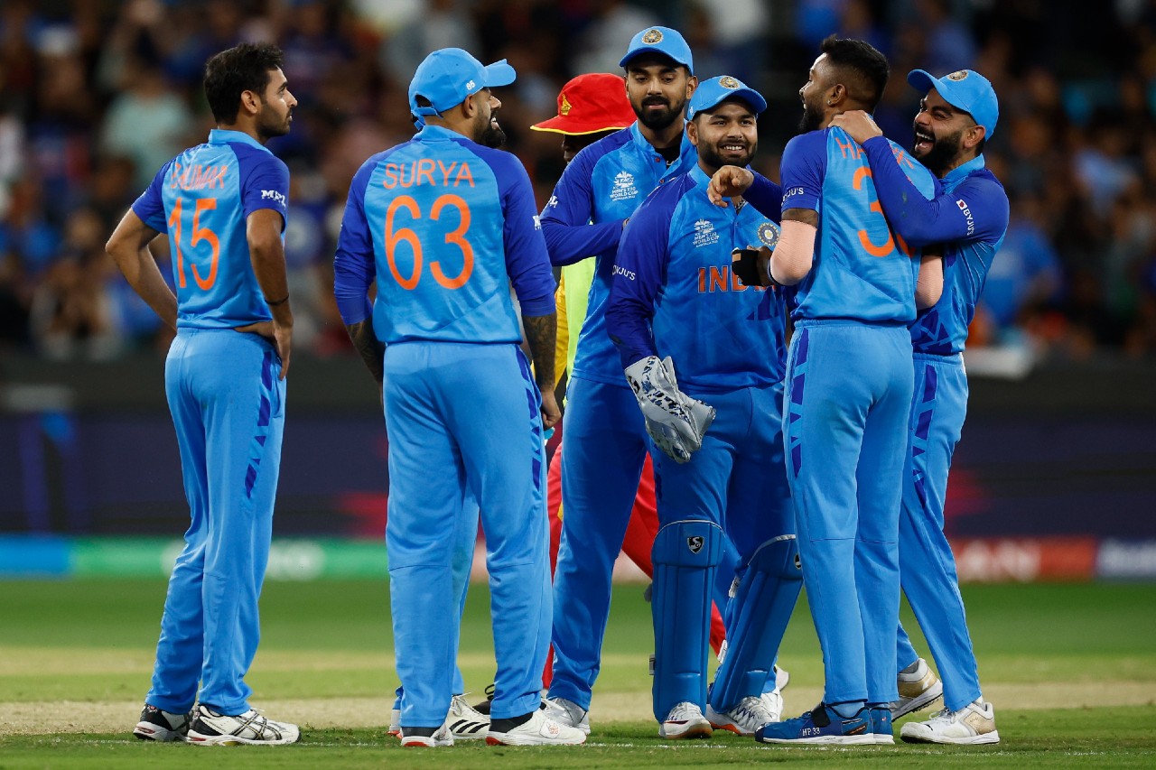 T20 World Cup: इंग्लैंड से भिड़ने से पहले टीम इंडिया ने ‘ब्रिटिश राज’ में उठाया रात्रि भोज का लुत्फ