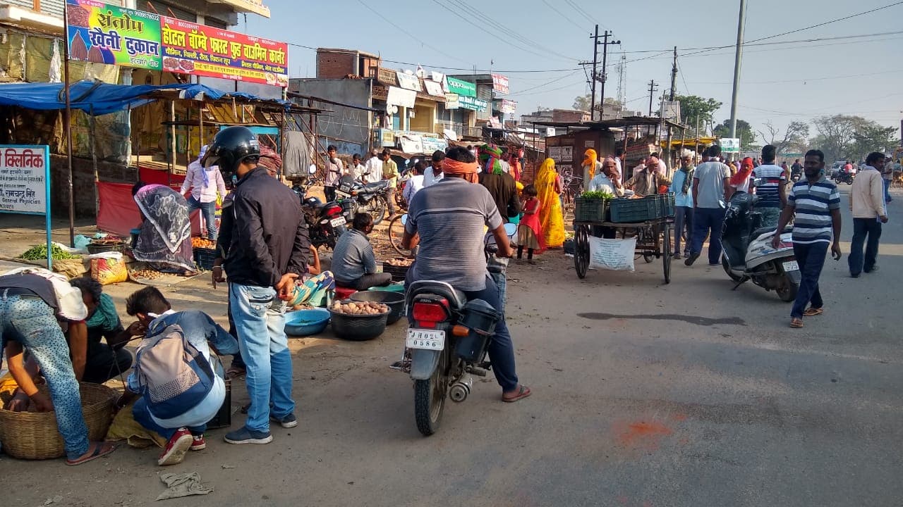 मुस्कुराया शहर, तो अंगड़ाई भरने लगे लोग