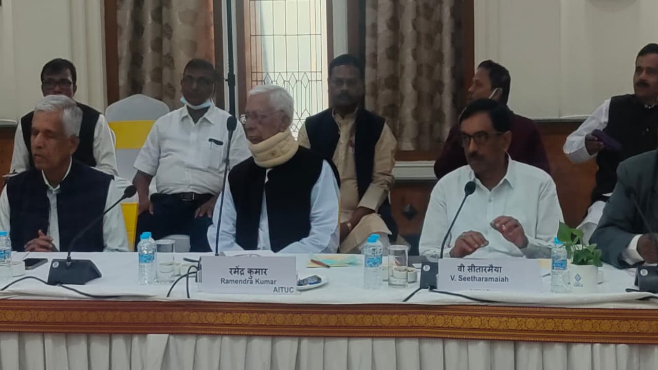 Jharkhand news: कोल कर्मियों के पांच साल के वेतन समझौते पर बनी सहमति, JBCCI की बैठक में लिया निर्णय Jharkhand news: कोल कर्मियों के पांच साल के वेतन समझौते पर बनी सहमति, JBCCI की बैठक में लिया निर्णय