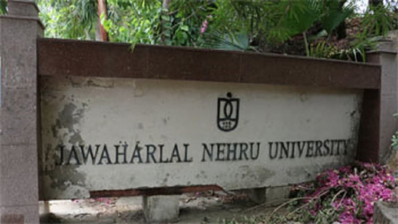 JNU News: जेएनयू परिसर में पेड़ से लटकी मिली लाश, मौके पर तनाव का माहौल