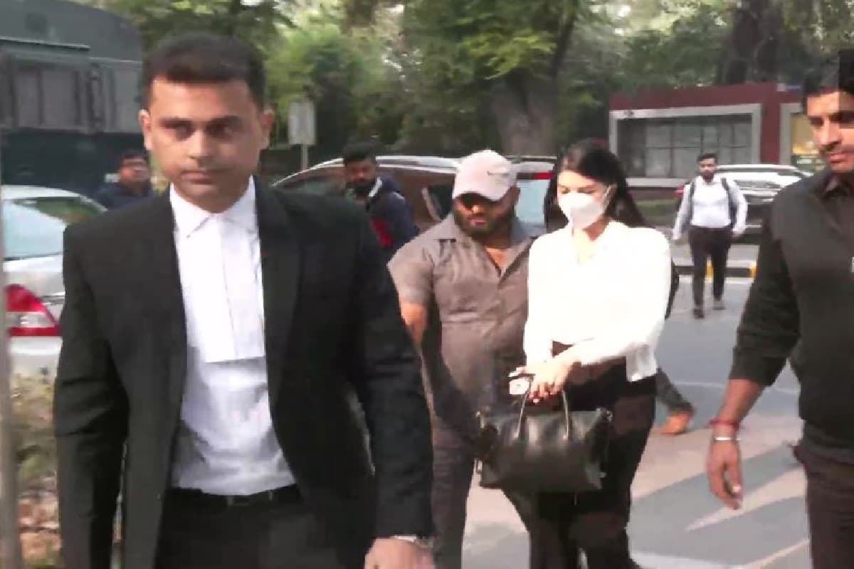 Money Laundering Case: बड़ा सा काला बैग लेकर पटियाला हाउस कोर्ट पहुंची जैकलीन फर्नांडीज, देखें VIDEO