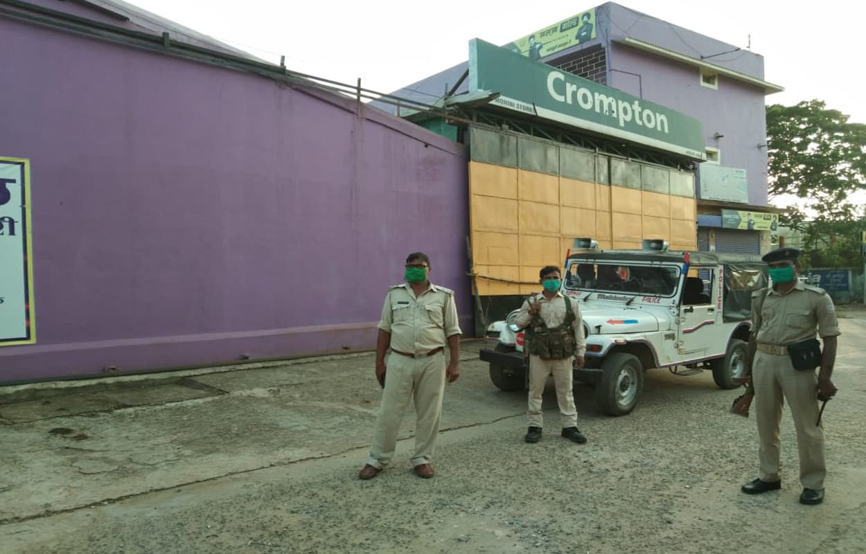 शहर के बड़े हार्डवेयर व्यवसायी के 13 कर्मी कोरोना संक्रमित, दुकान हुआ सील, मालिक समेत कुल 20 लोग इसकी चपेट में आये