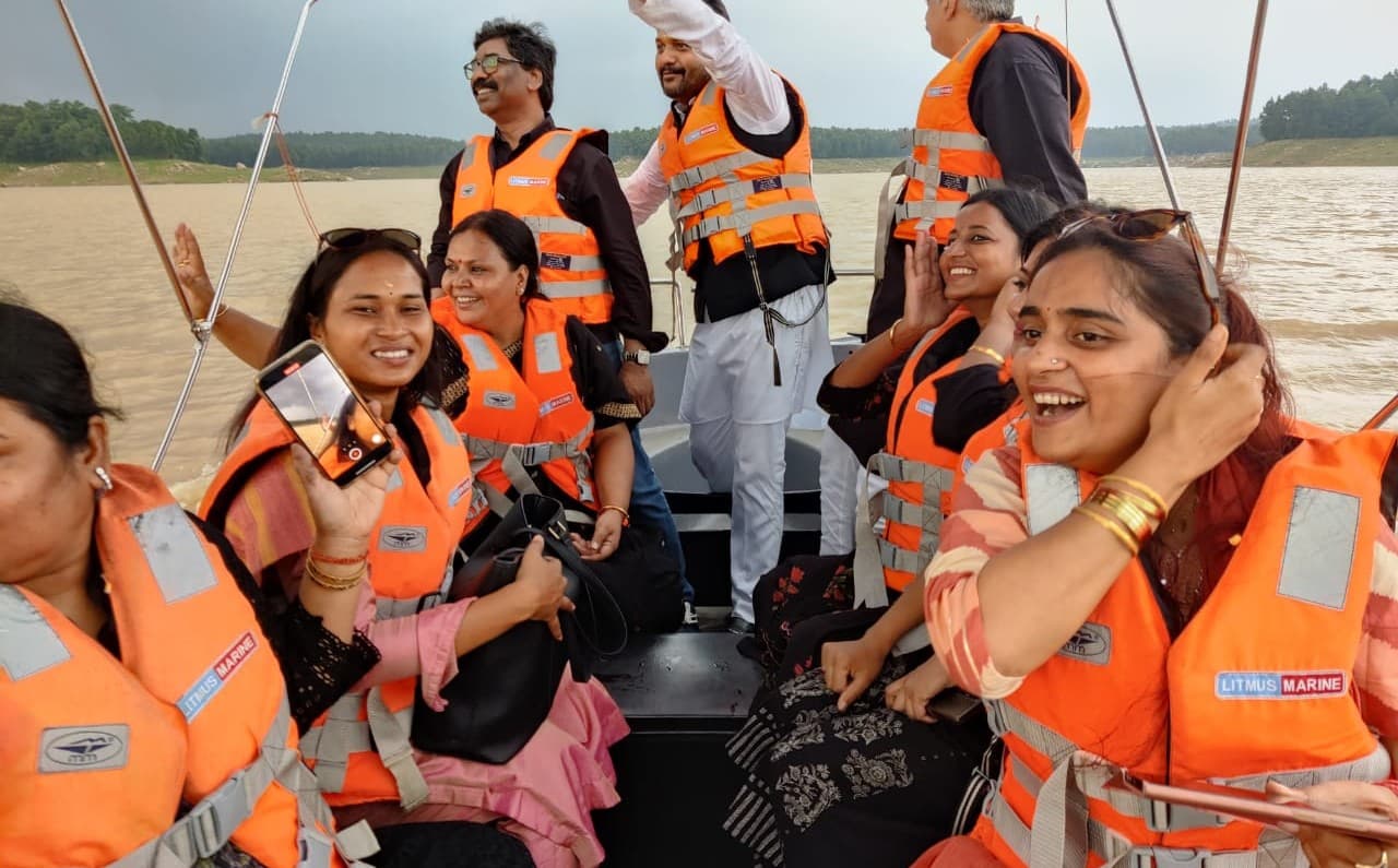 Jharkhand Politics Highlights: मुख्यमंत्री हेमंत सोरेन ने विधायकों संग मनायी पिकनिक, जानें पूरा अपडेट Jharkhand Politics Highlights: मुख्यमंत्री हेमंत सोरेन ने विधायकों संग मनायी पिकनिक, जानें पूरा अपडेट