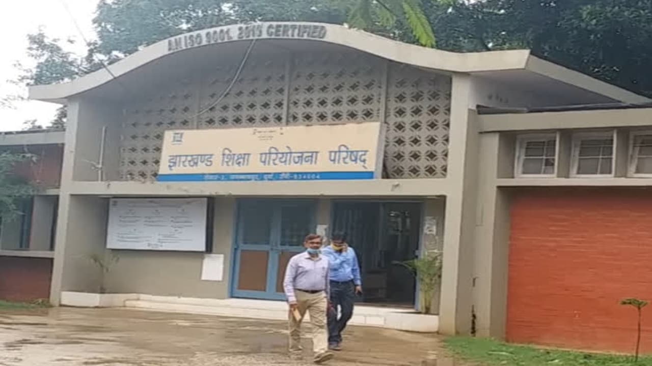 रांची के हाईस्कूलों में 900 और शिक्षकों की जरूरत, जानिए कितने हैं मास्टर रांची के हाईस्कूलों में 900 और शिक्षकों की जरूरत, जानिए कितने हैं मास्टर