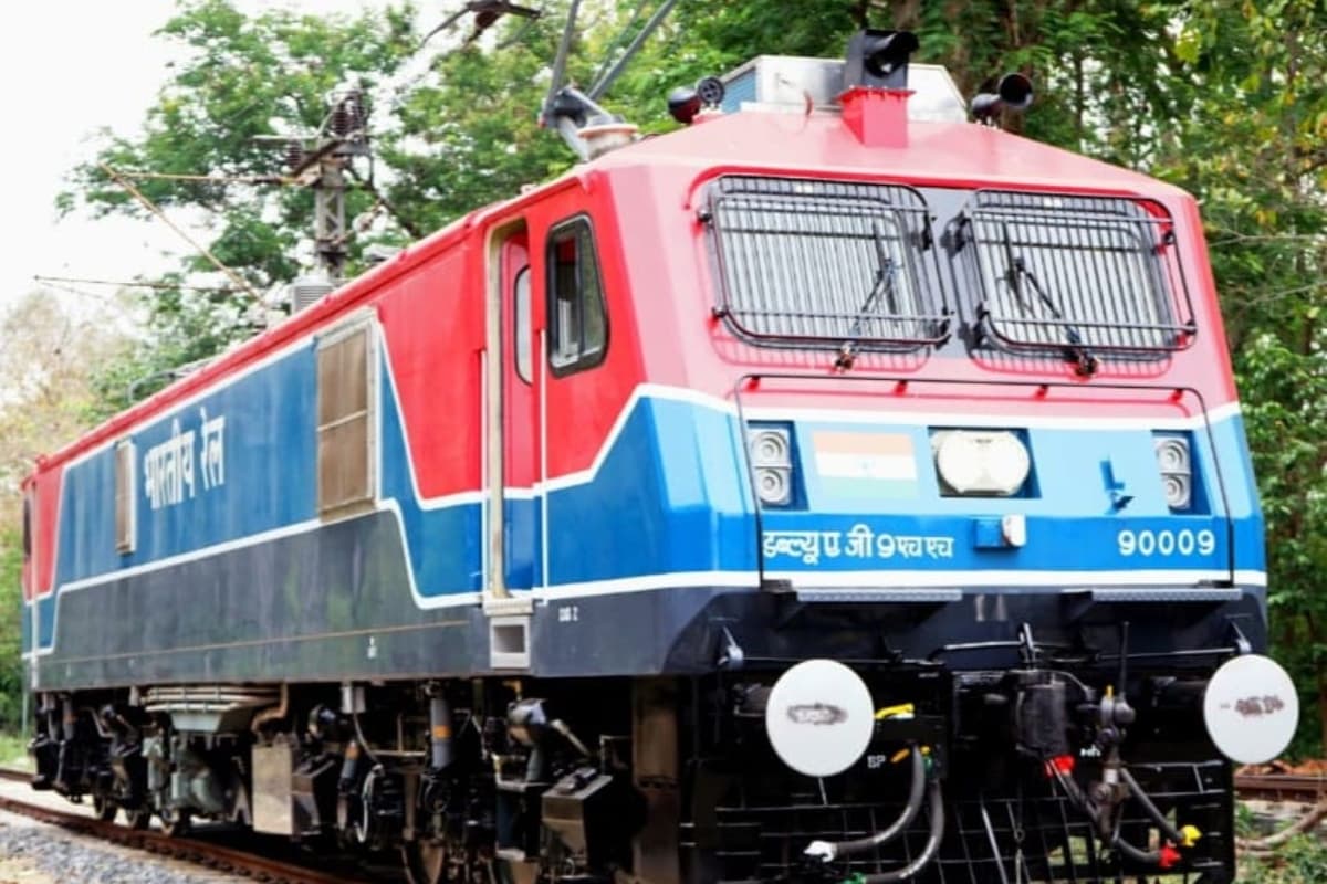 चिरेका ने रचा नया कीर्तिमान, जून महीने में 55 रेल इंजन का किया उत्पादन