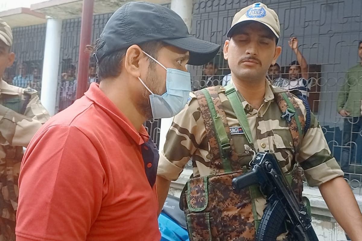 झारखंड : शराब माफिया योगेंद्र तिवारी 8 दिनों के लिए ईडी रिमांड पर, 28 अक्टूबर को फिर होगी पेशी