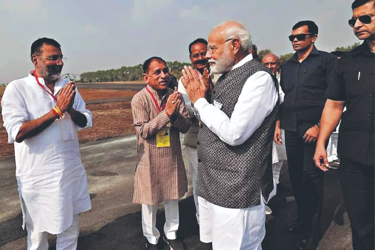 देवघर: गोड्डा सांसद निशिकांत दुबे ने प्रधानमंत्री मोदी का किया स्वागत, मध्य प्रदेश में मिली है बड़ी जिम्मेदारी