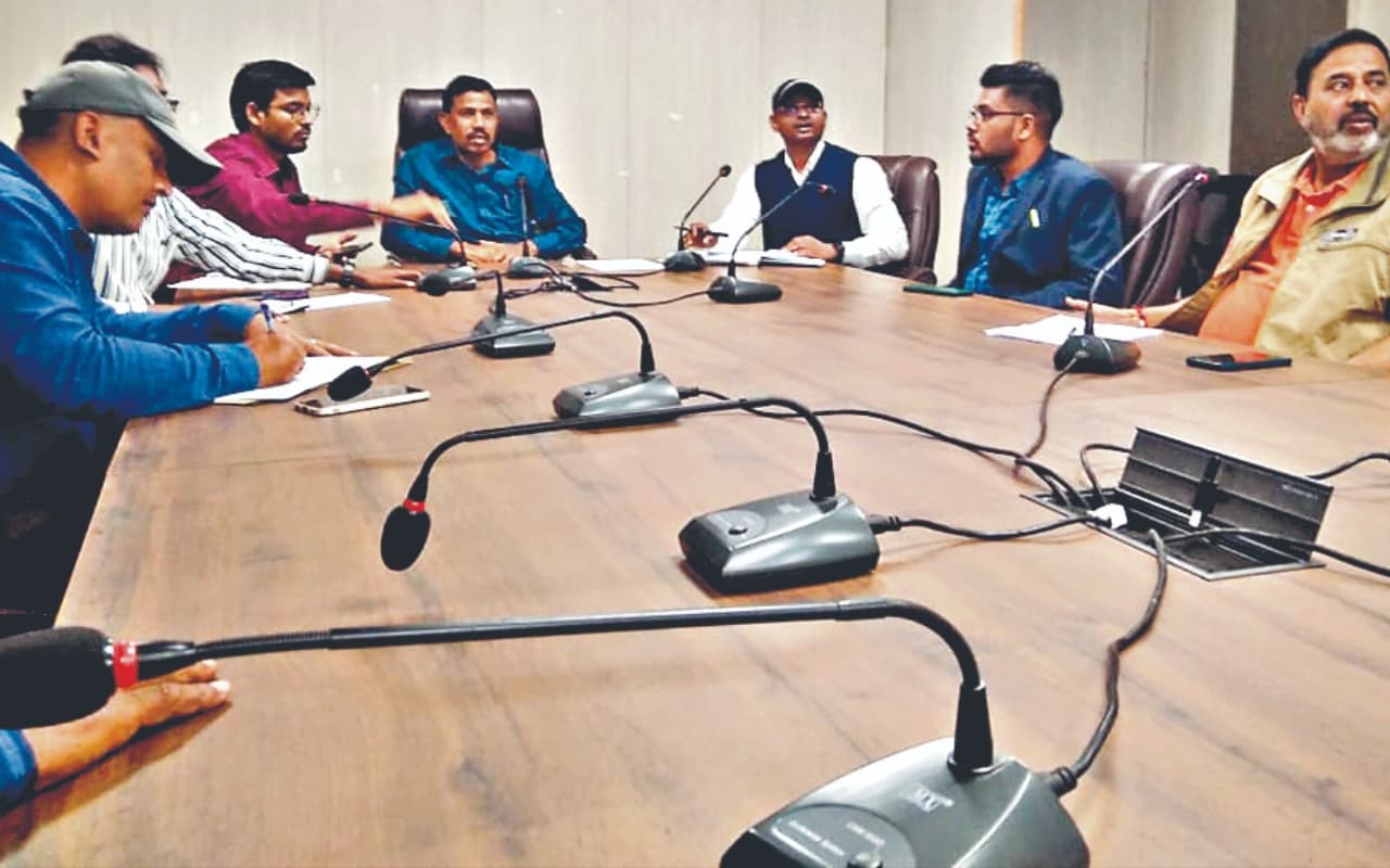 देवघर नगर आयुक्त ने छठ पूजा से पहले व्यवस्था दुरुस्त रखने का दिया आदेश देवघर नगर आयुक्त ने छठ पूजा से पहले व्यवस्था दुरुस्त रखने का दिया आदेश