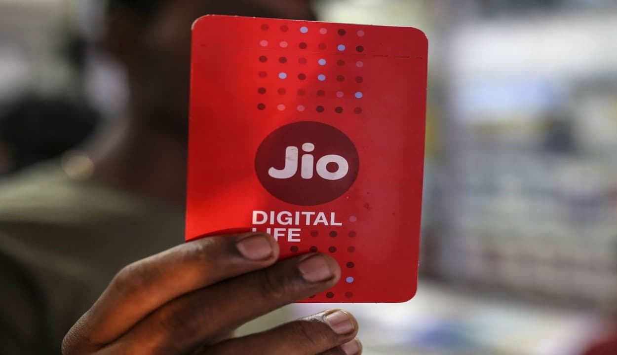 Jio का शानदार ऑफर : कंपनी के इस प्लान में 1 साल तक फ्री कॉलिंग के साथ अनलिमिटेड डेटा, जानिए कितना करना होगा खर्च…?