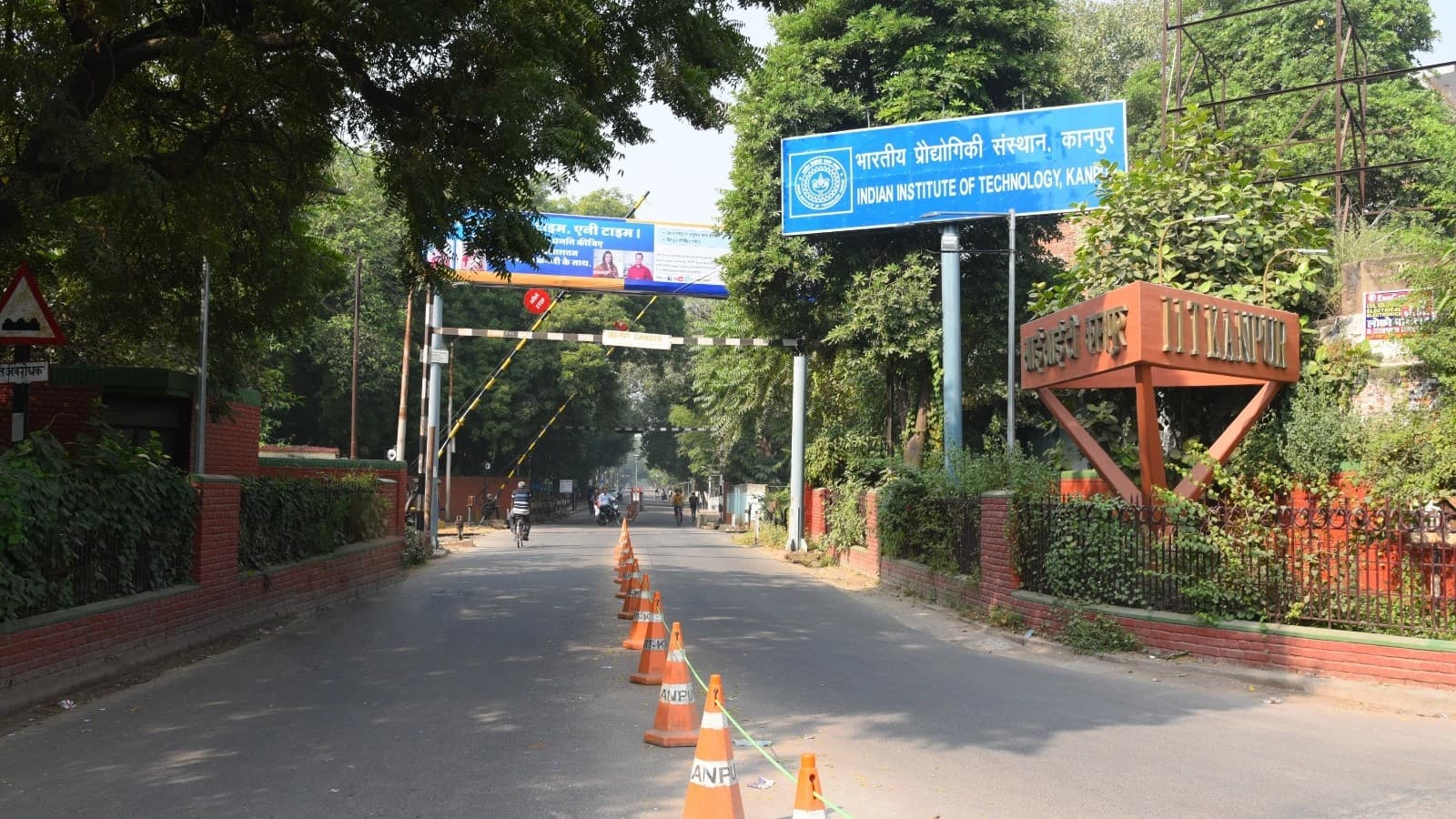UP News: आईआईटी कानपुर के हॉस्टल में कटक की रिसर्चर ने की खुदकुशी, पंखे से लटकता मिला शव, जानें मामला