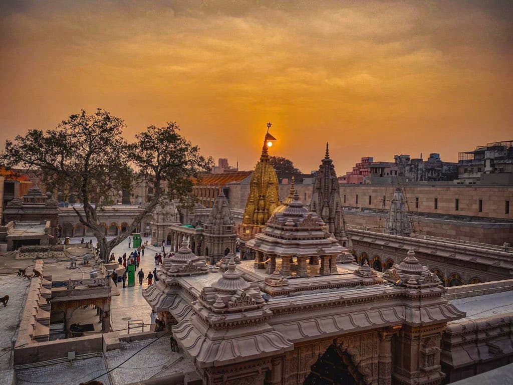 Varanasi Aarti: काशी विश्वनाथ की आरती में आने वाले श्रद्धालुओं की संख्या हुई दोगुनी, रच रहे इतिहास