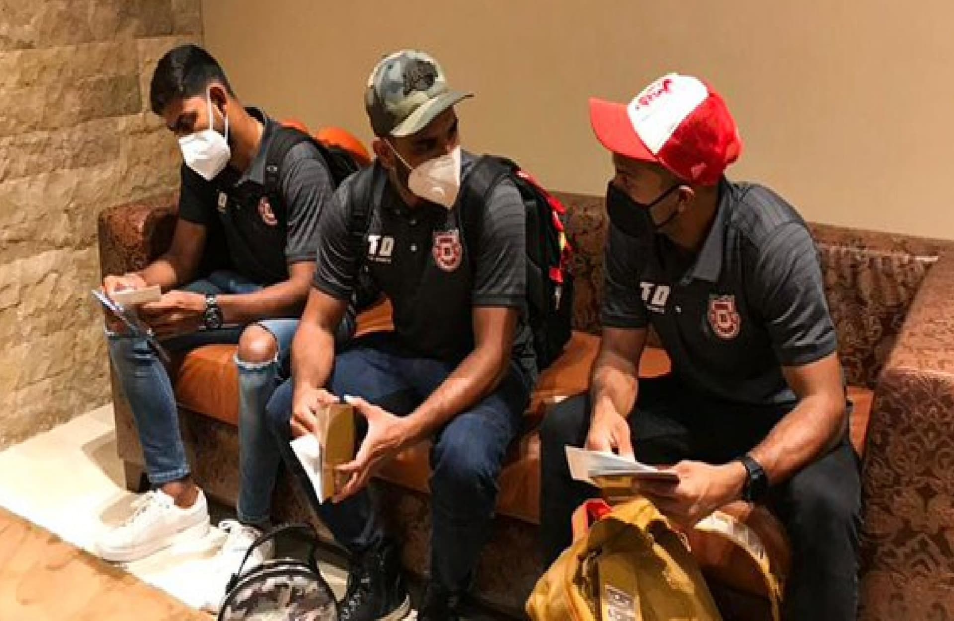 IPL 2020 : कोरेंटिन से बाहर आयीं पंजाब और राजस्थान की टीमें, खिलाड़ियों का कोरोना टेस्ट आया निगेटिव
