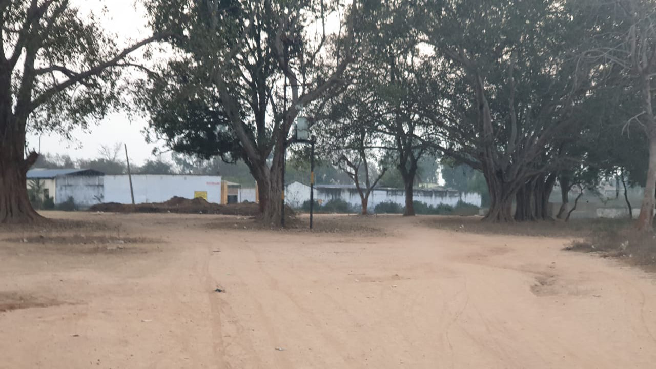 Jharkhand Crime News : झुमरीतिलैया में गौशाला की जमीन मापने गये अंचल कर्मियों से दुर्व्यवहार, फाड़े कागजात