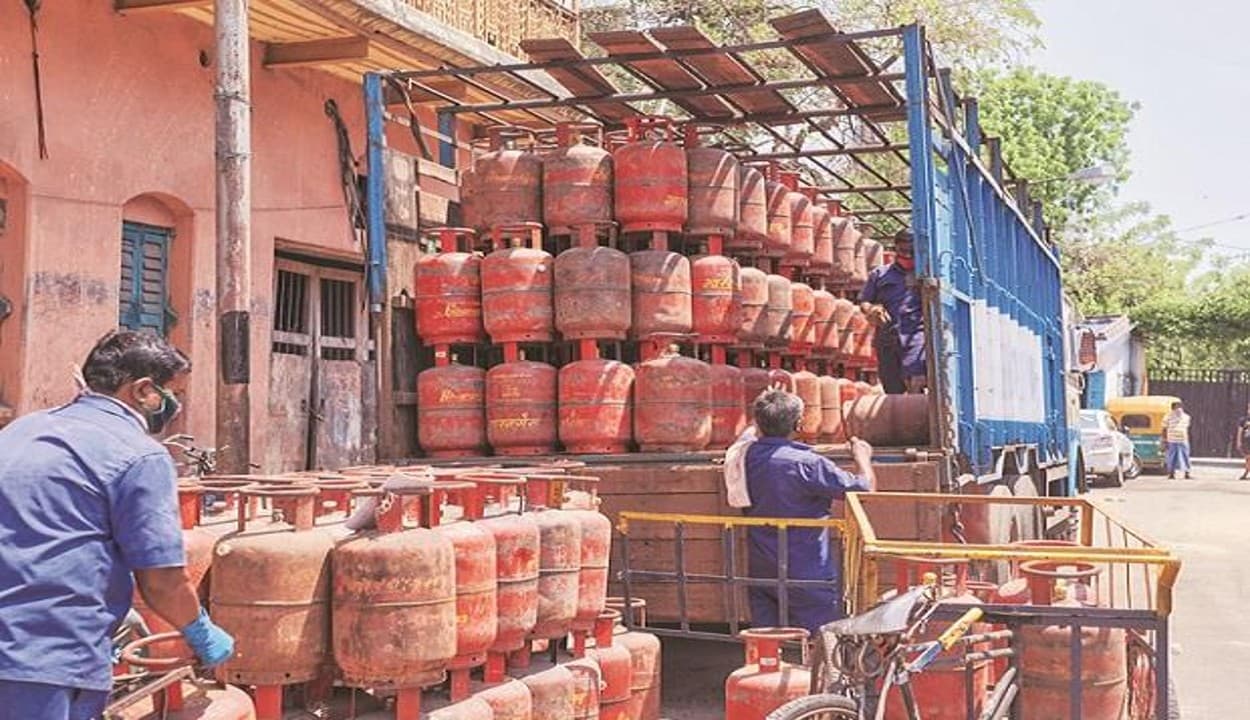 LPG Subsidy: उज्जवला योजना और आम ग्राहकों में गैस सब्सिडी से खुशी, जानें सरकारी खजाने पर कितना बोझ आएगा